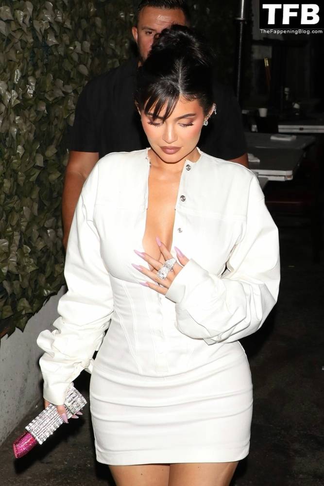 Kylie Jenner Showcases Her Svelte Figure in All-White - #46