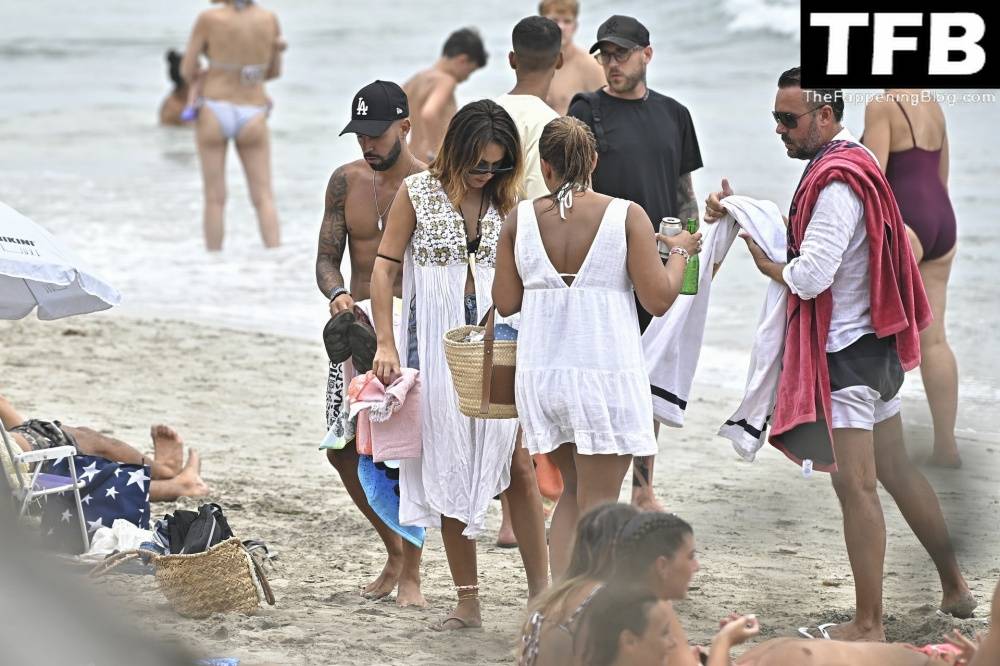 Raquel Lozano Flaunts Her Curves on the Beach in Ibiza - #12