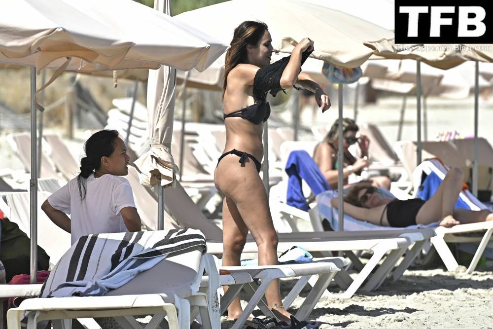 Raquel Lozano Flaunts Her Curves on the Beach in Ibiza - #5
