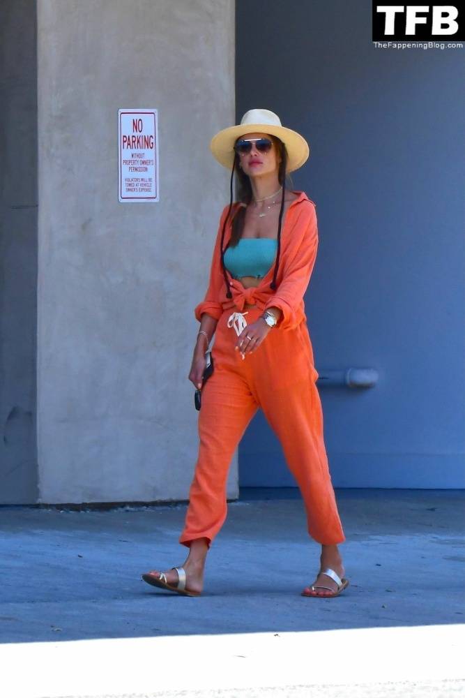 Alessandra Ambrosio Takes Her Daughter Out for Lunch in Malibu - #19
