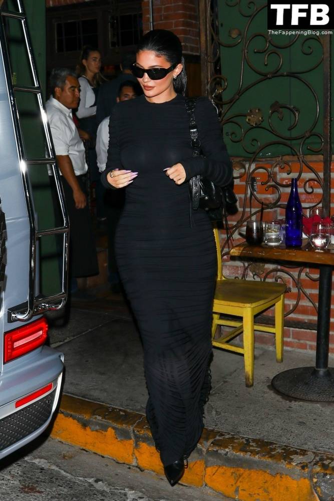 Kylie Jenner Looks Chic in Black During a Night Out with Her Sister in Brentwood - #11