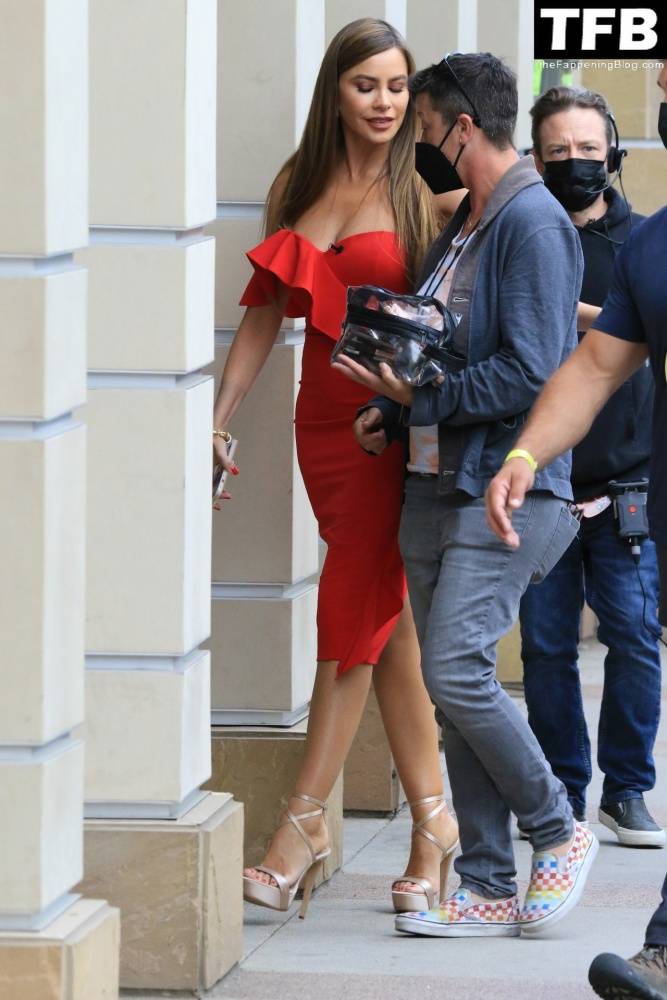 Sofia Vergara Wows in a Bright Red Dress in California - #6