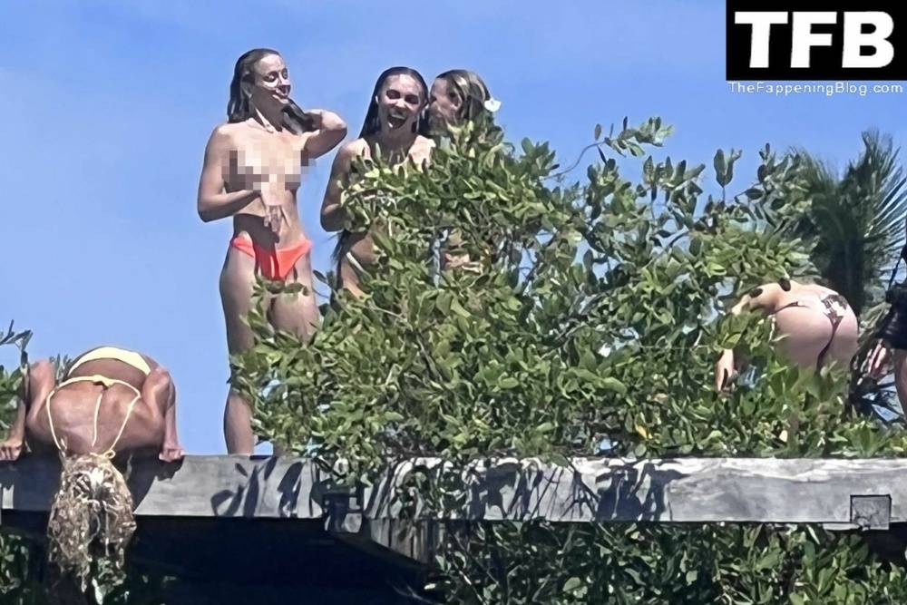 Salah Brooks, Charly Jordan, Emma Brooks, Olivia Ponton Pose Completely Naked in Mexico - #13