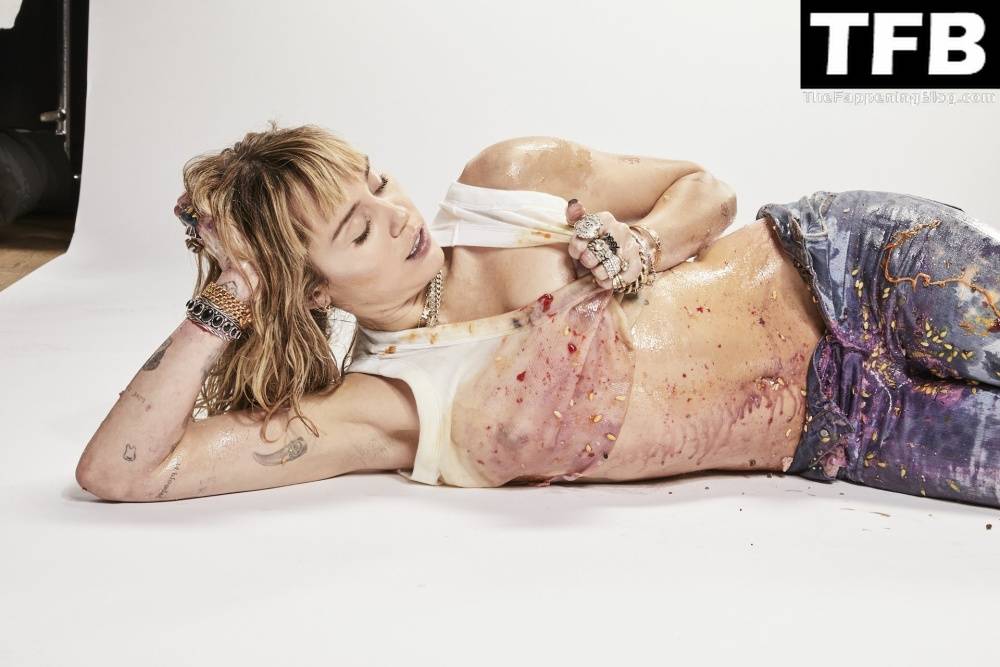 Miley Cyrus Nude & Sexy 13 1CShe Is Coming 1D Outtakes - #40