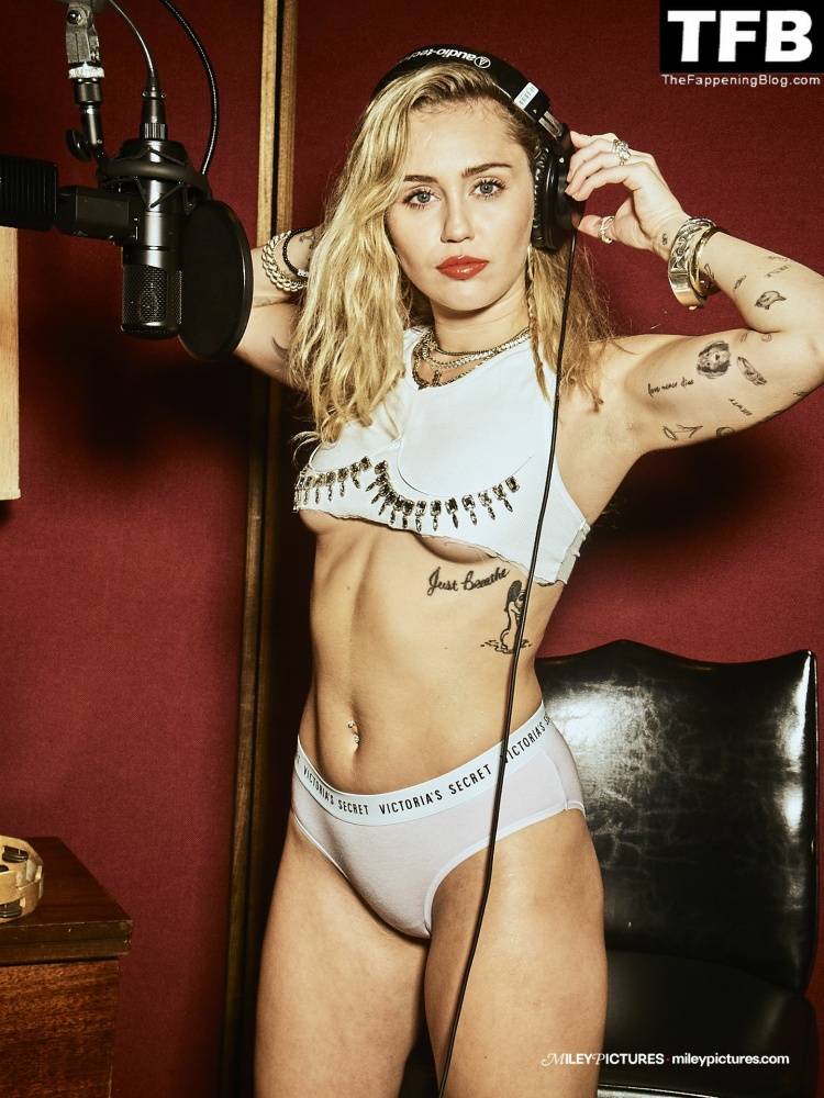 Miley Cyrus Nude & Sexy 13 Von Magazine Outtakes - #28