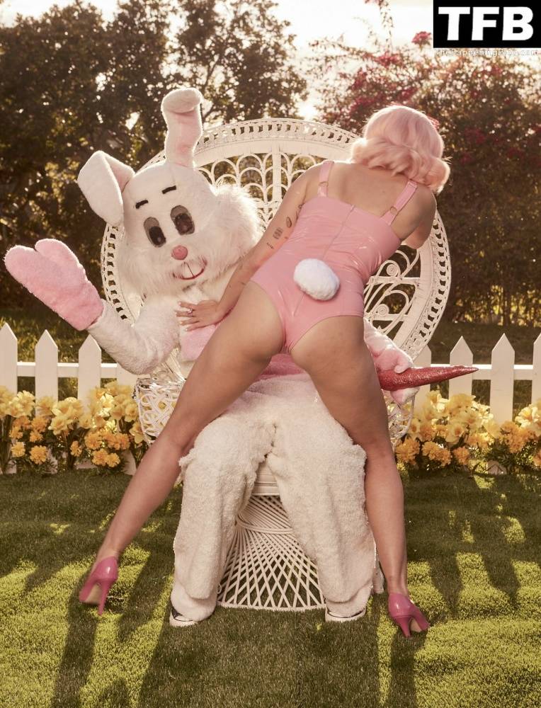 Miley Cyrus Nude & Sexy 13 Vogue Magazine Outtakes - #25