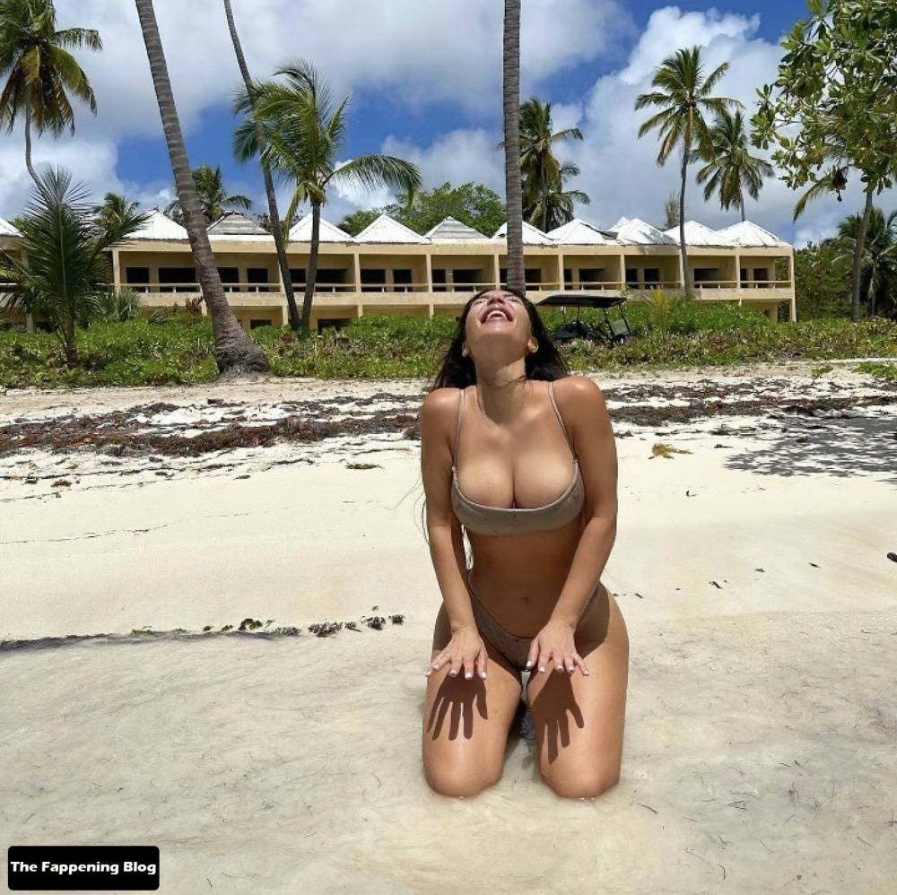 Kim Kardashian (28 Hot Photos) - #12