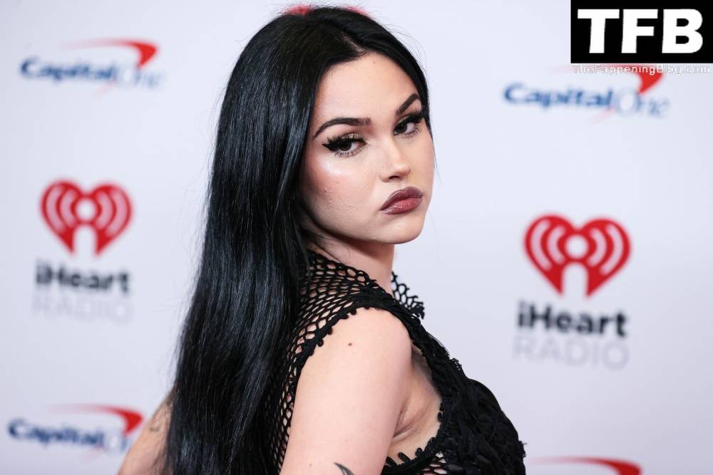Maggie Lindemann Flaunts Her Sexy Legs & Tits at the iHeartRadio Music Festival - #7