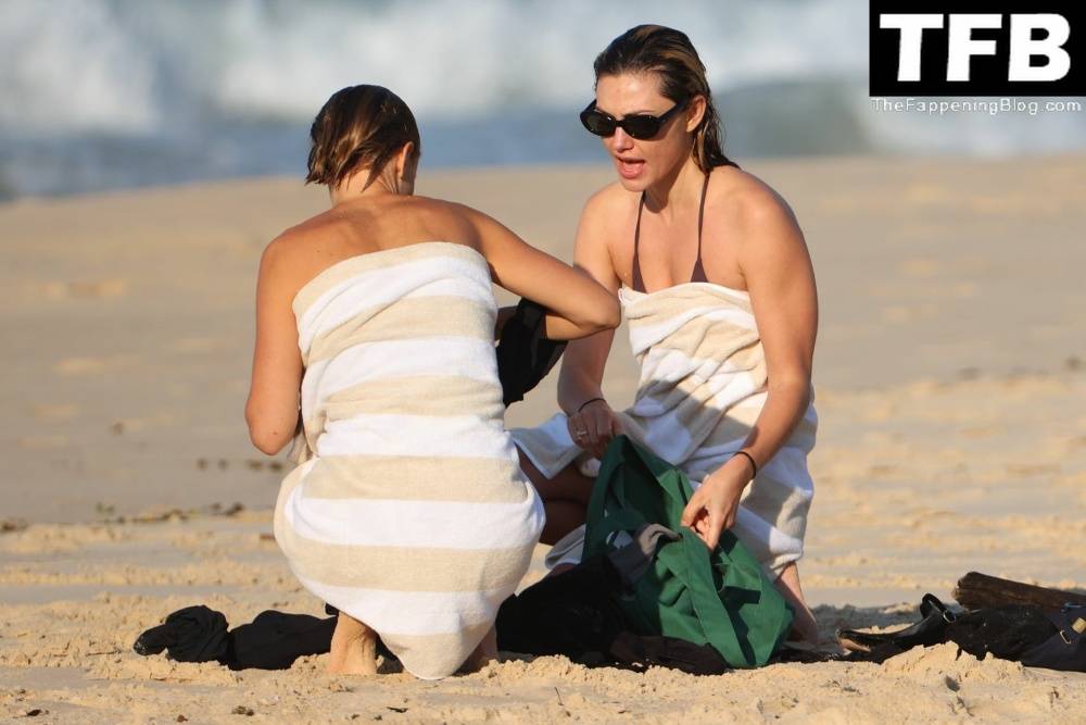 Lara Worthington & Phoebe Tonkin Enjoy a Day on the Beach in Sydney - #42