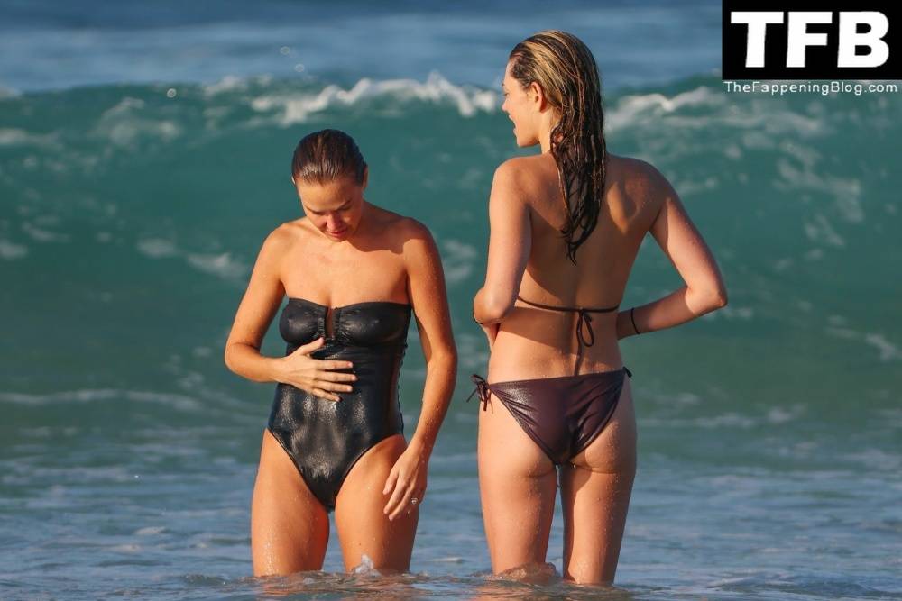Lara Worthington & Phoebe Tonkin Enjoy a Day on the Beach in Sydney - #14
