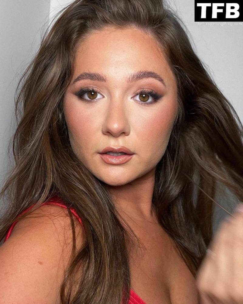 Emma Kenney Shows Off Her Sexy Boobs - #6