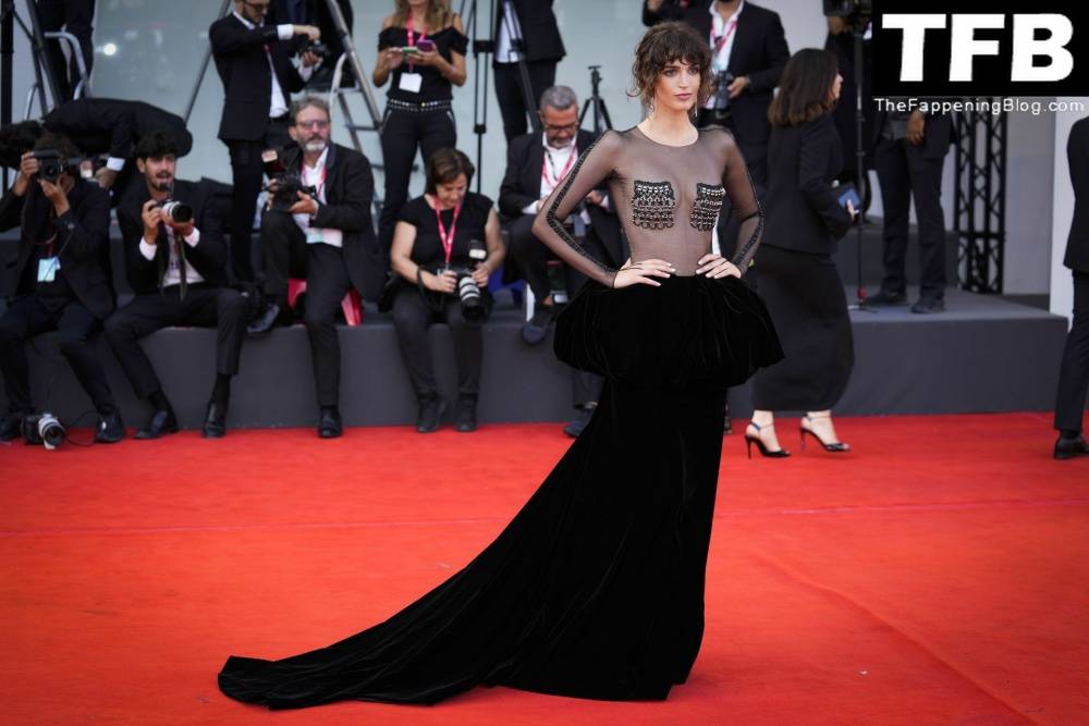 Greta Ferro Flashes Her Nude Tits at the 79th Venice International Film Festival - #15
