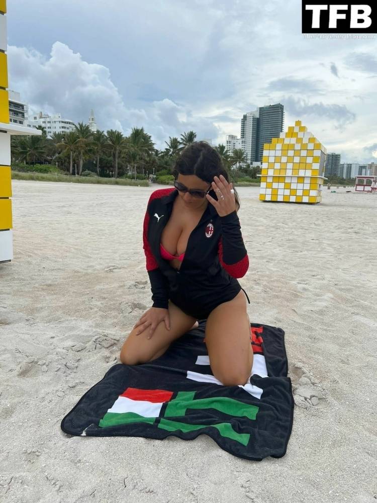 Claudia Romani Supports AC Milan While Tanning on Miami Beach - #13