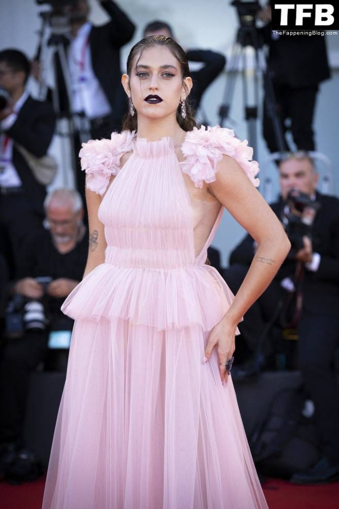 Gaia Gozzi Flaunts Her Tits at the 79th Venice International Film Festival - #52