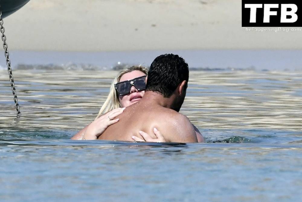 Gemma Collins Flashes Her Nude Boobs on the Greek Island of Mykonos - #91