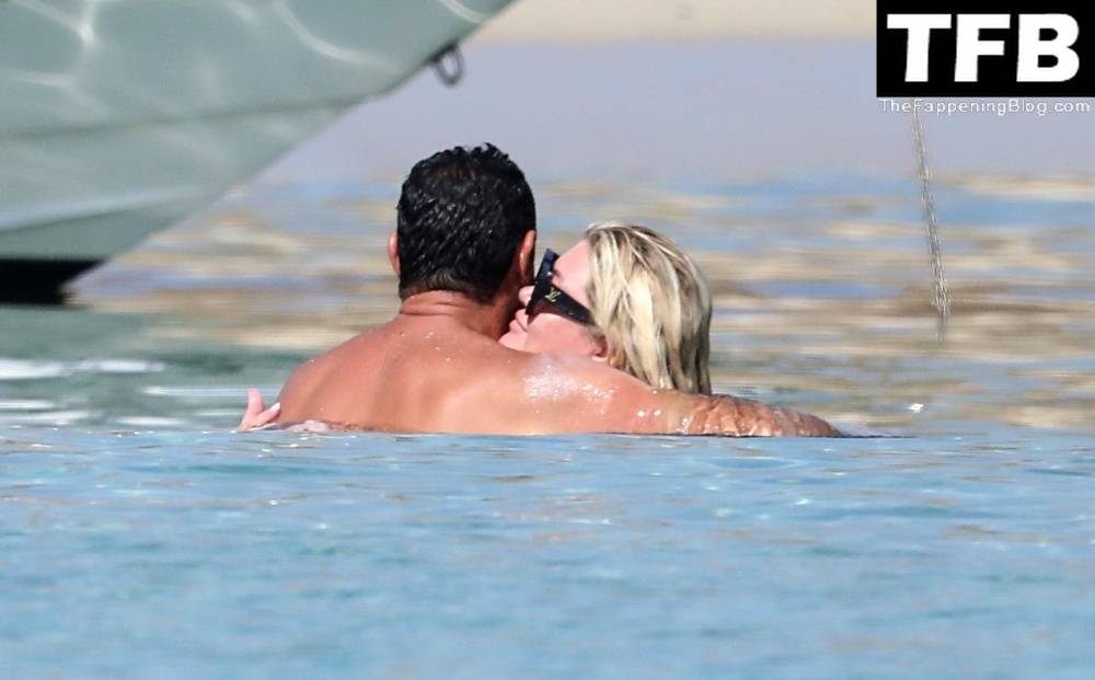 Gemma Collins Flashes Her Nude Boobs on the Greek Island of Mykonos - #11