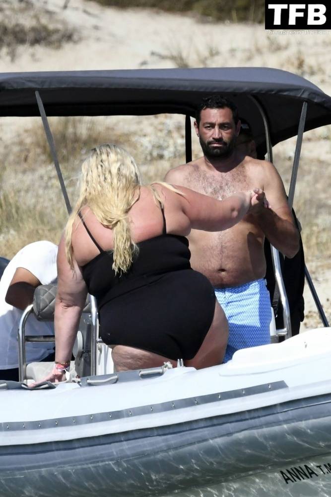 Gemma Collins Flashes Her Nude Boobs on the Greek Island of Mykonos - #15