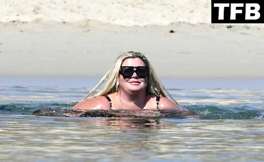 Gemma Collins Flashes Her Nude Boobs on the Greek Island of Mykonos - #2