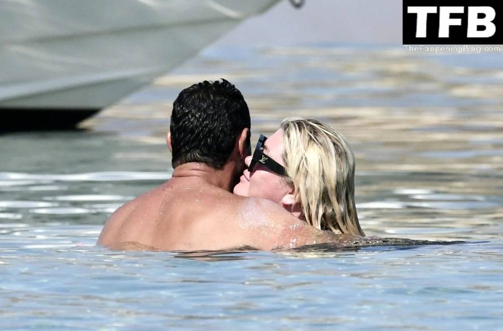 Gemma Collins Flashes Her Nude Boobs on the Greek Island of Mykonos - #1