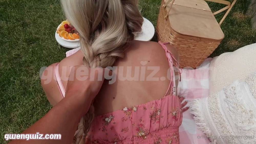 GwenGwiz Garden Picnic Sex Onlyfans photo Leaked - #1