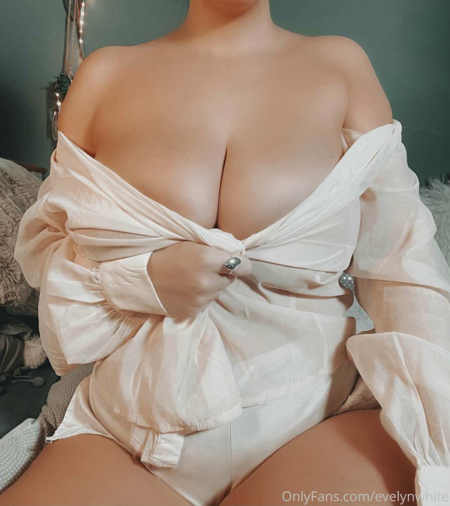 Evelyn White Teasing Nudes Onlyfans Leaked Gallery