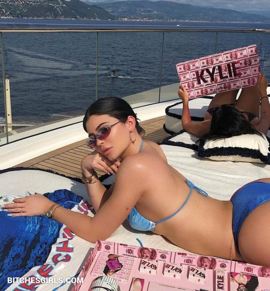 Kylie Jenner Nude Celebrities - Kylie Celebrities Leaked Naked Photo - #11