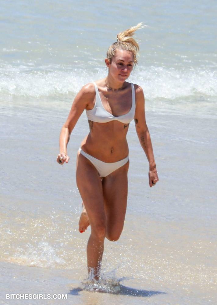 Miley Cyrus Nude Celebrity Tits Photos