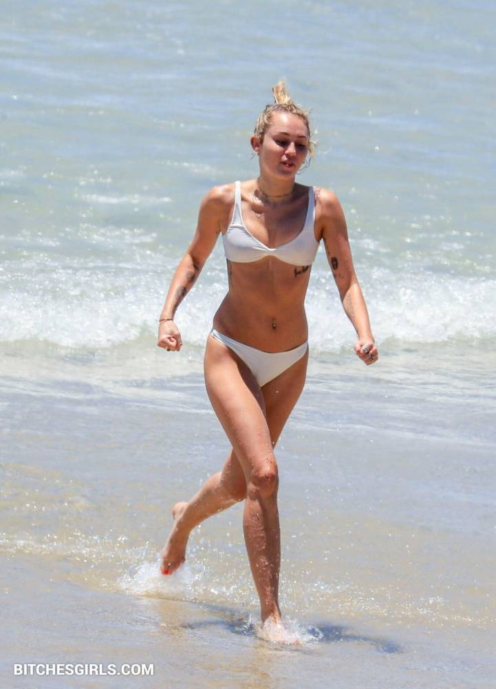 Miley Cyrus Nude Celebrity Tits Photos - #2