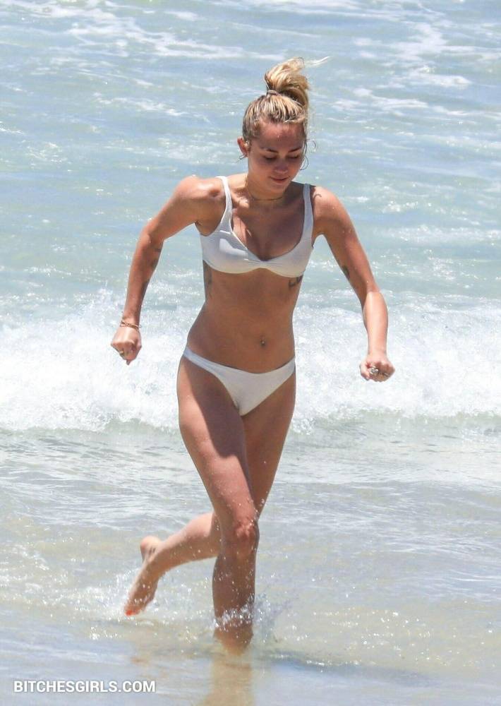 Miley Cyrus Nude Celebrity Tits Photos - #13