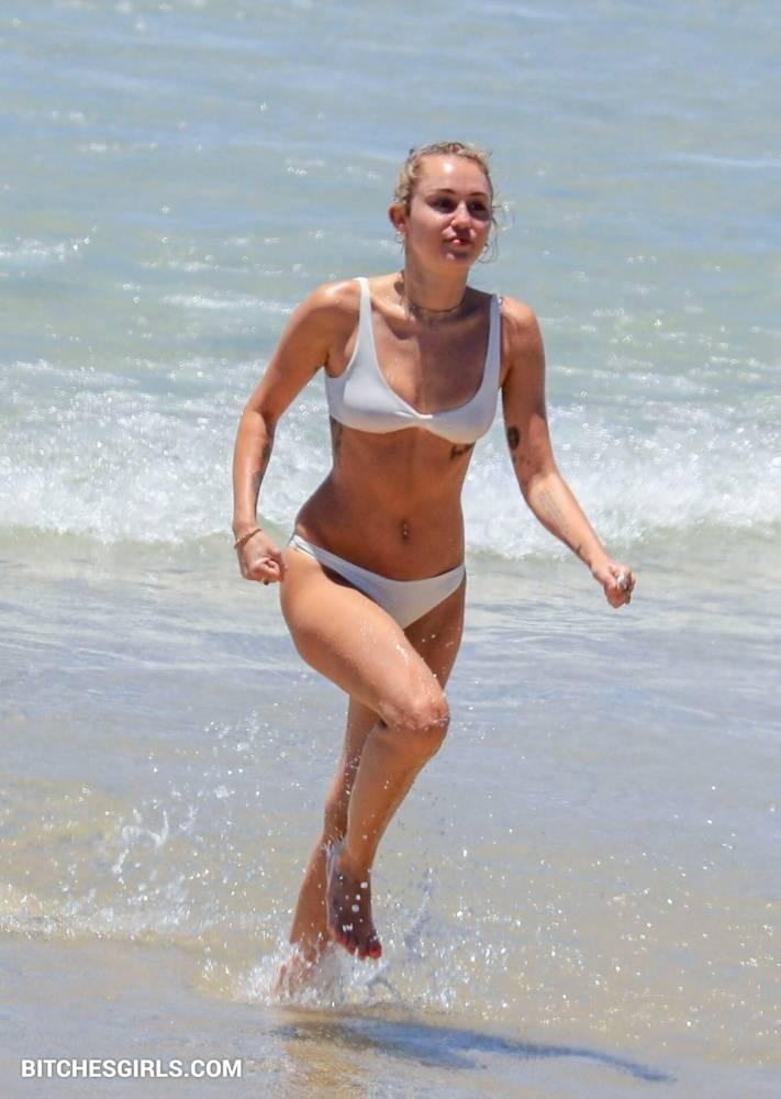 Miley Cyrus Nude Celebrity Tits Photos