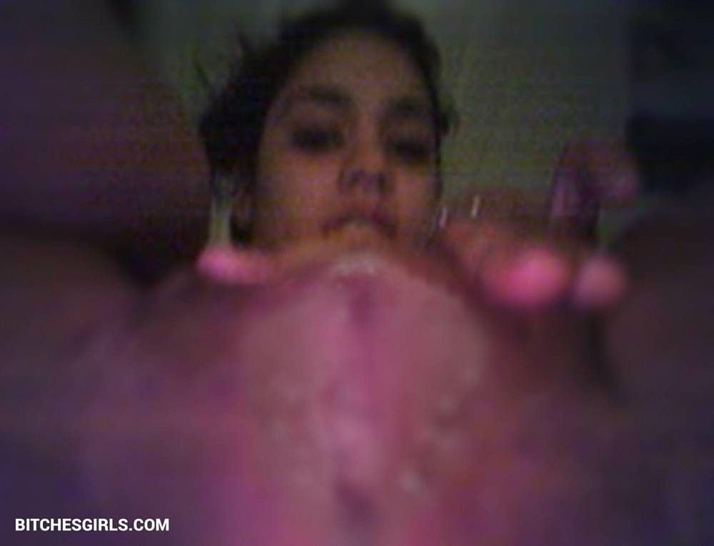 Vanessa Hudgens Nude Celeb Leaked Nudes - #7