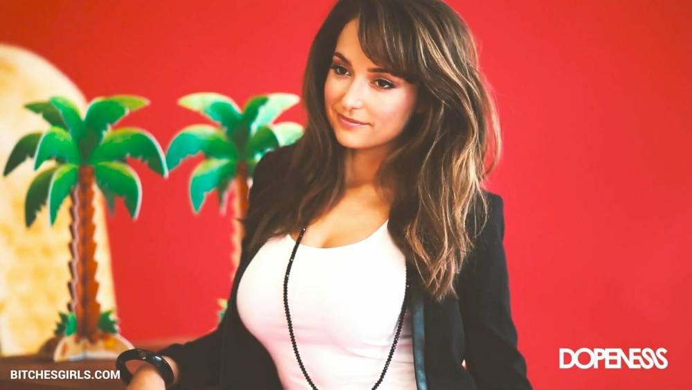 Milana Vayntrub Nude Thicc - Nude Videos Celebrities - #23