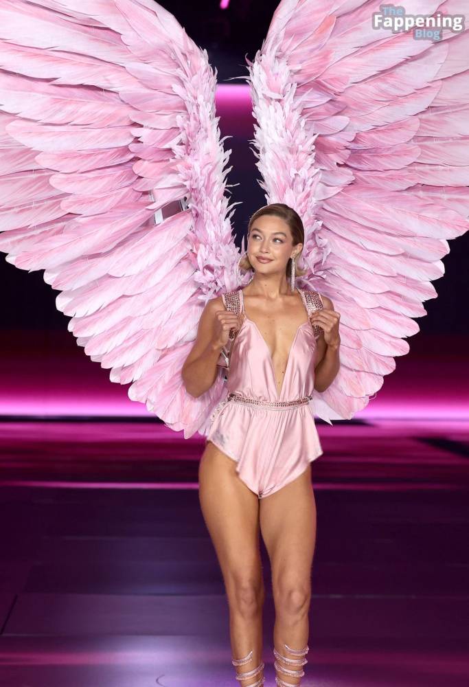 Gigi Hadid Displays Her Sexy Figure at the 2024 Victoria’s Secret Fashion Show (112 Photos) - #14