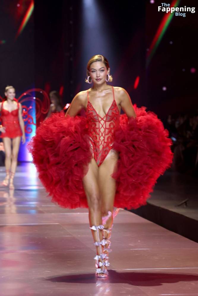 Gigi Hadid Displays Her Sexy Figure at the 2024 Victoria’s Secret Fashion Show (112 Photos) - #6