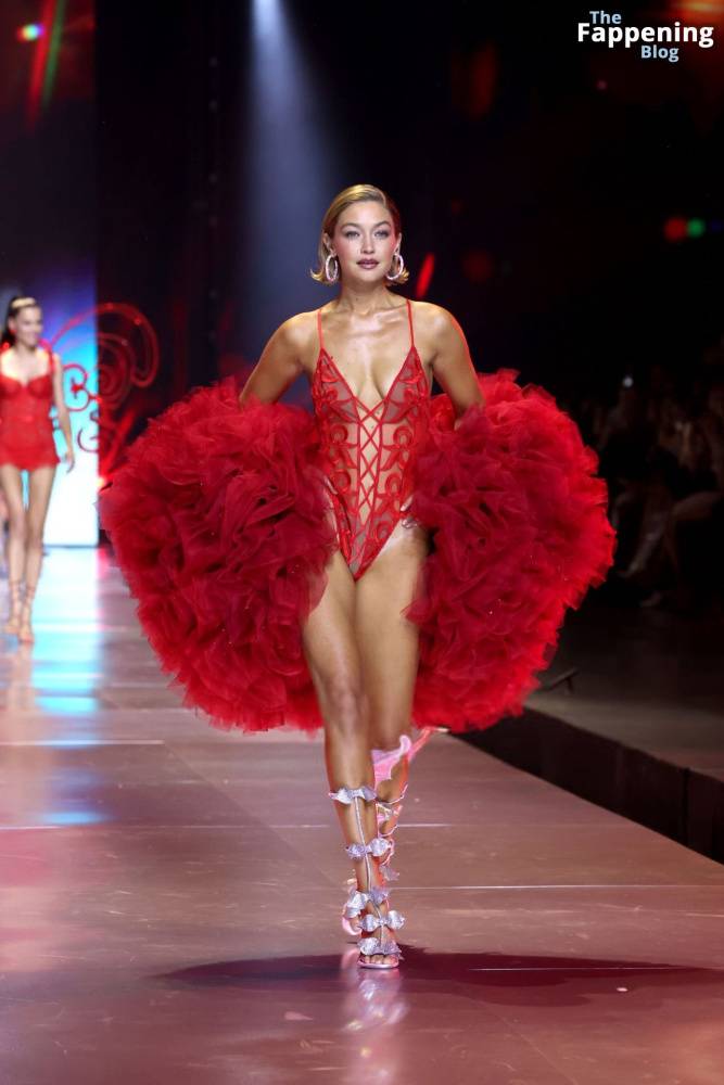 Gigi Hadid Displays Her Sexy Figure at the 2024 Victoria’s Secret Fashion Show (112 Photos) - #3