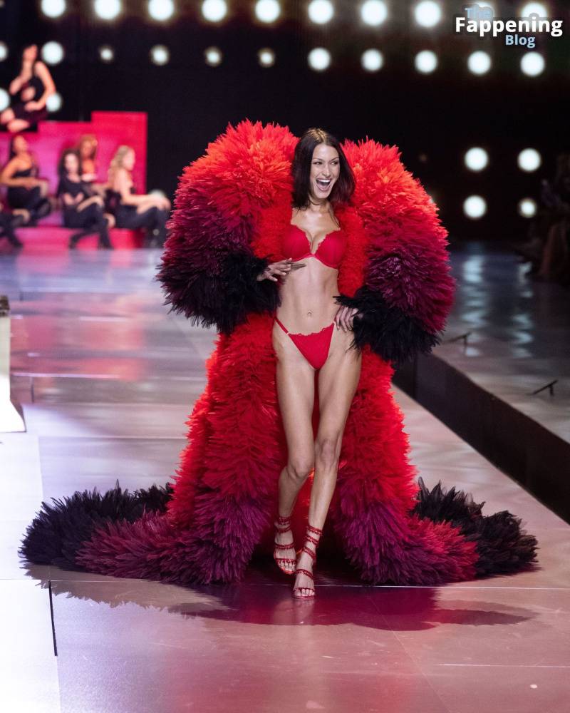 Bella Hadid Looks Stunning in Red at the 2024 Victoria’s Secret Show (63 Photos) - #3