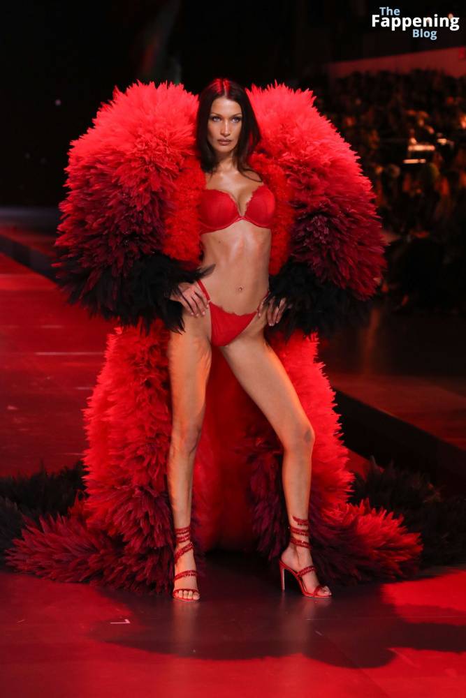 Bella Hadid Looks Stunning in Red at the 2024 Victoria’s Secret Show (63 Photos) - #15