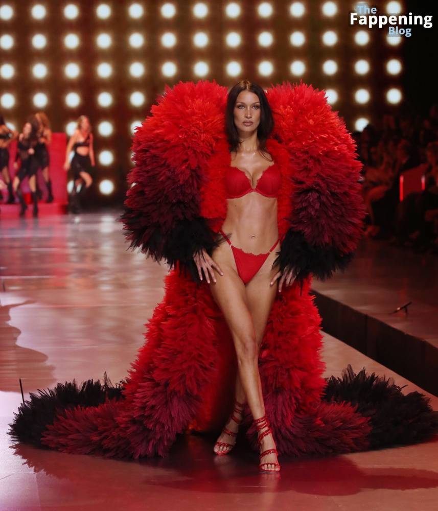 Bella Hadid Looks Stunning in Red at the 2024 Victoria’s Secret Show (63 Photos) - #18