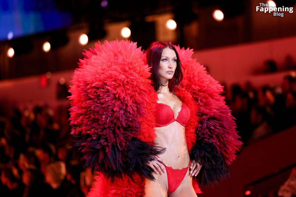 Bella Hadid Looks Stunning in Red at the 2024 Victoria’s Secret Show (63 Photos) - #11