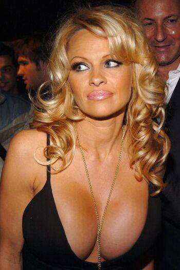 Pamela Anderson / mepamelaanderson / pamelaanderson Leaked Nude OnlyFans - #9