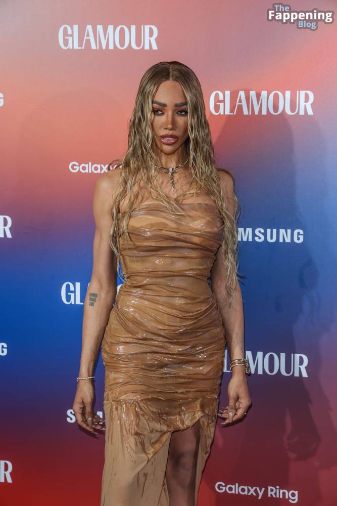 Munroe Bergdorf Stuns at the Glamour Women of the Year Awards (19 Photos) - #10