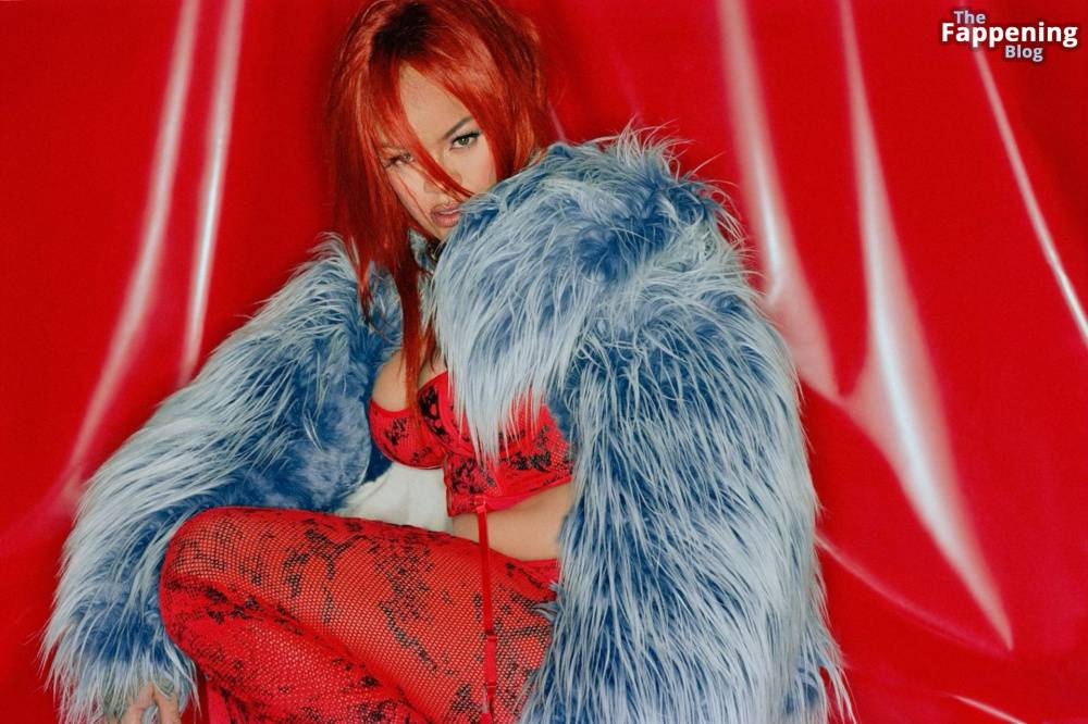 Rihanna Poses for a New Sexy Savage x Fenty Collection (7 Photos) - #4