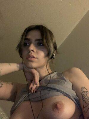 coolgirl2001 / fandomgirl2001 / wired_earbuds Nude Leaks - #4