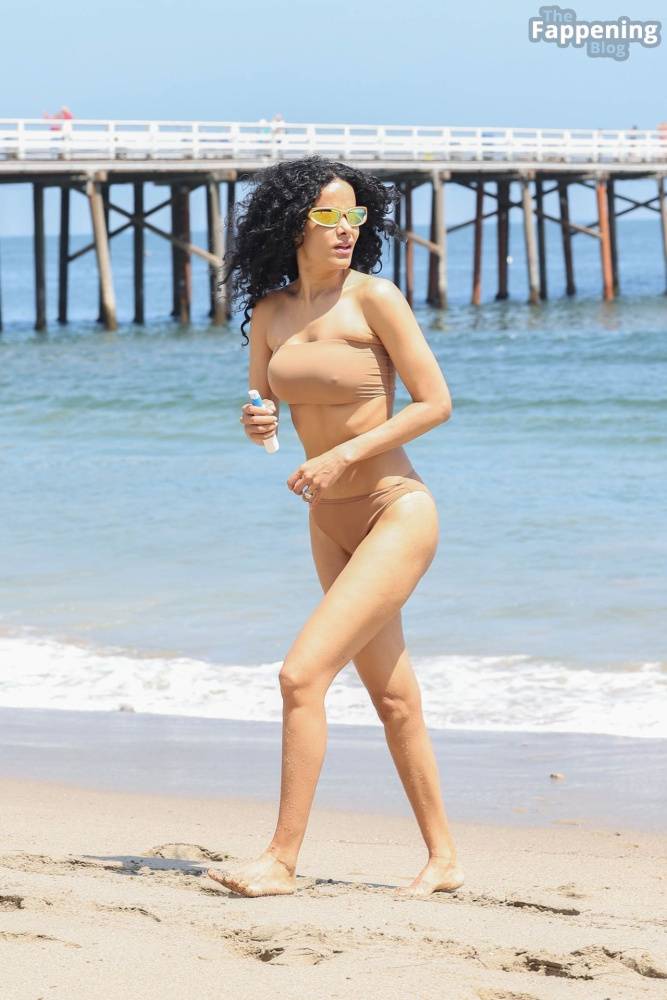 Massiel Taveras Stuns in a Bikini on the Beach in Malibu (48 Photos) - #1