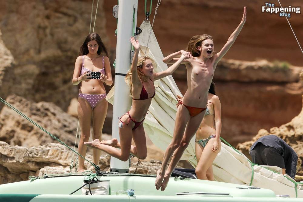 Lila Grace Moss Enjoys Her Holidays with Her Friends Out in Ibiza (74 Photos) - #6