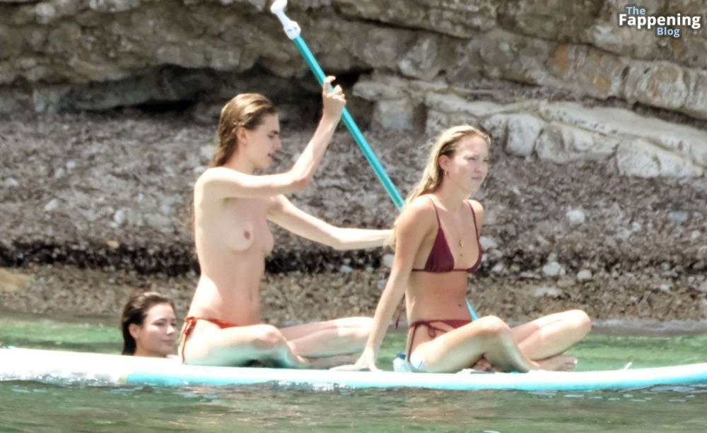 Lila Grace Moss Enjoys Her Holidays with Her Friends Out in Ibiza (74 Photos) - #15