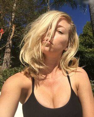 Kendra Wilkinson / KendraWilkinson Nude Leaks - Fapello - #24