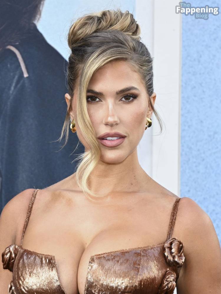 Kara Del Toro Shows Off Her Curves at the “Bikeriders” Premiere (40 Photos) - #8