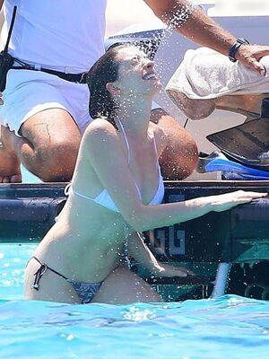 Anne Hathaway / ahathawaynews / annehathaway / heatherannie Nude Leaks - #9