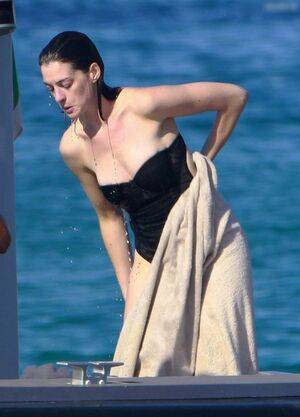 Anne Hathaway / ahathawaynews / annehathaway / heatherannie Nude Leaks - #19